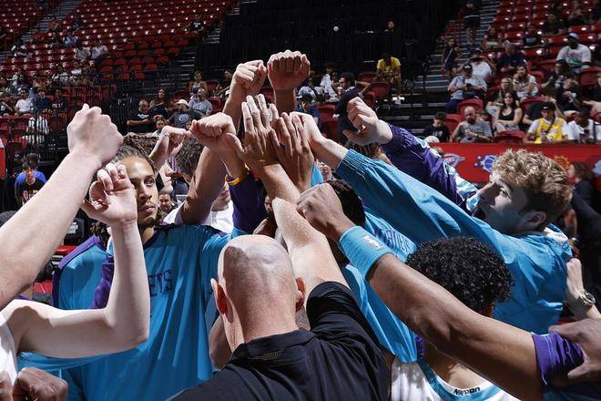 NBA夏联决赛对阵：黄蜂29分大胜会师国王两队均5胜0负争的简单介绍