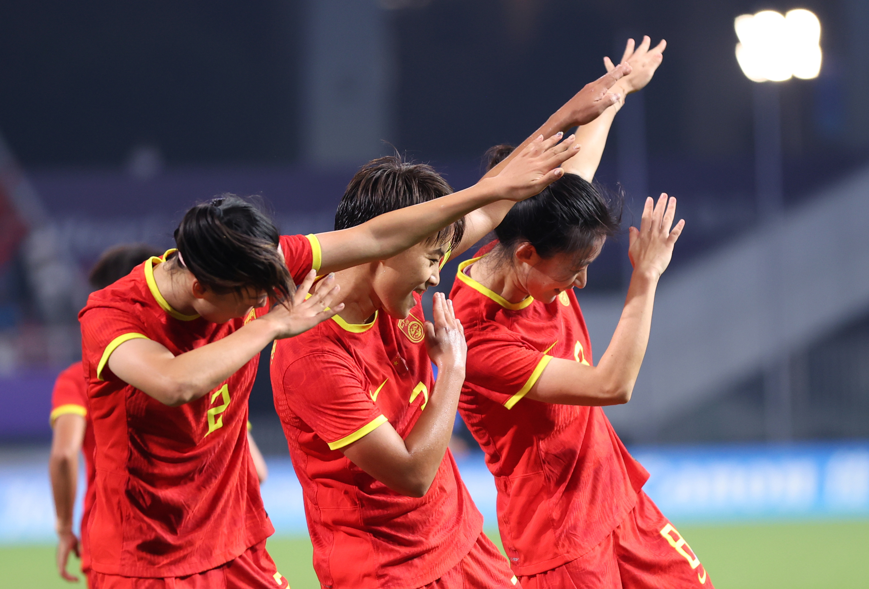 包含鄂媒：武汉女足一周内三连胜，转战大半个中国攻的词条