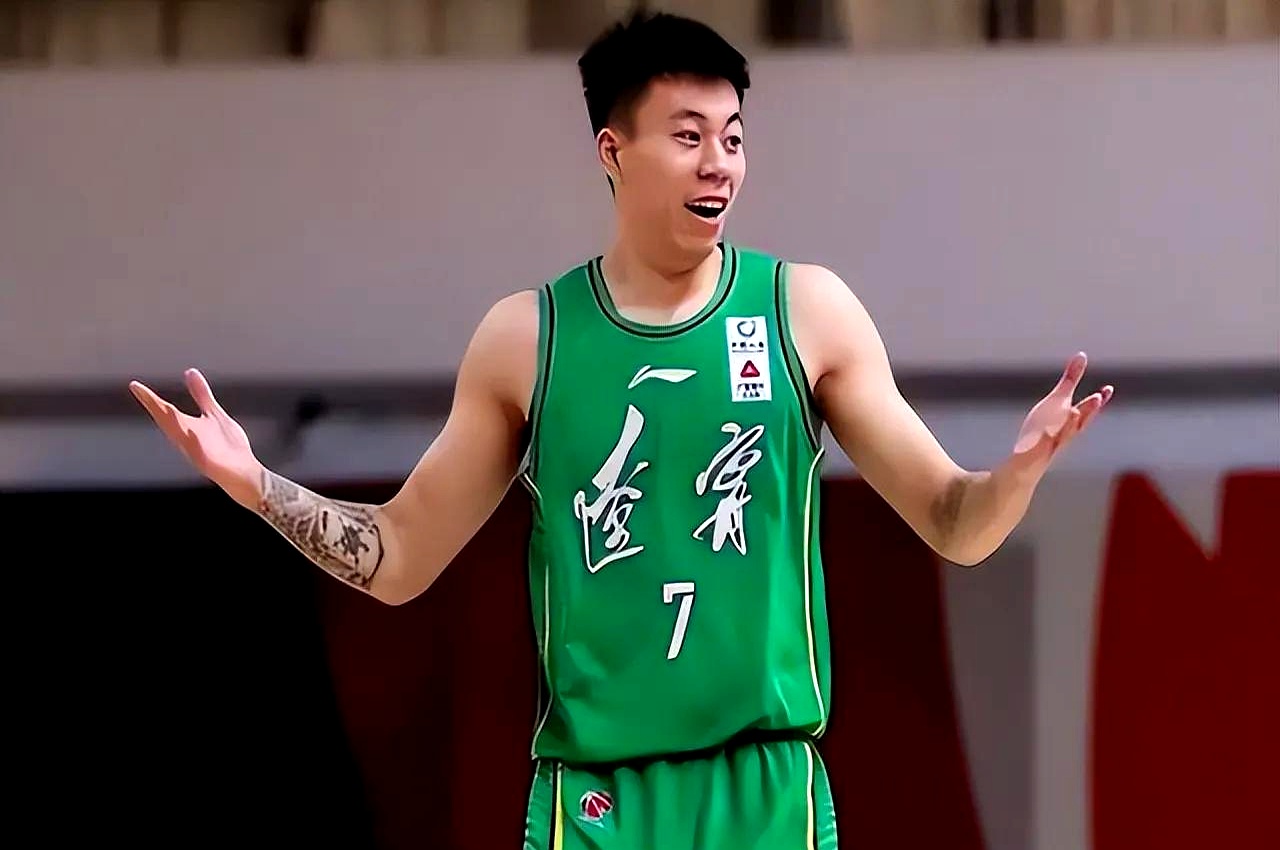 关于离谱！火箭球员萨缪尔斯发边线球直接投进篮筐的信息